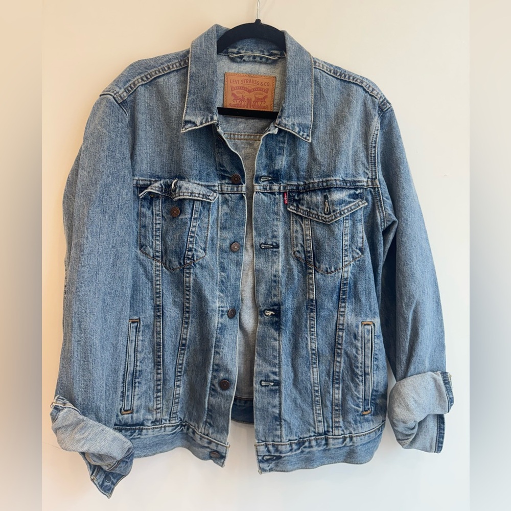OVERSIZED LEVI JEAN JACKET